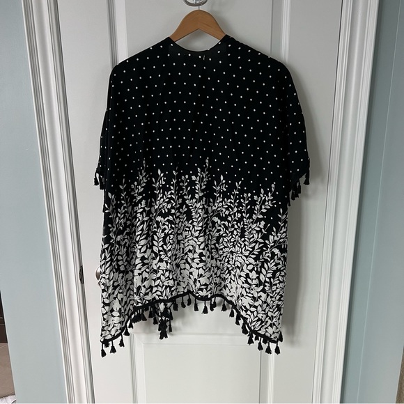 Northern reflections black and white  kimono with tassels o/s - Picture 2 of 5